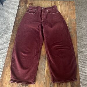 Like new! Everlane way high curve jeans in burgundy